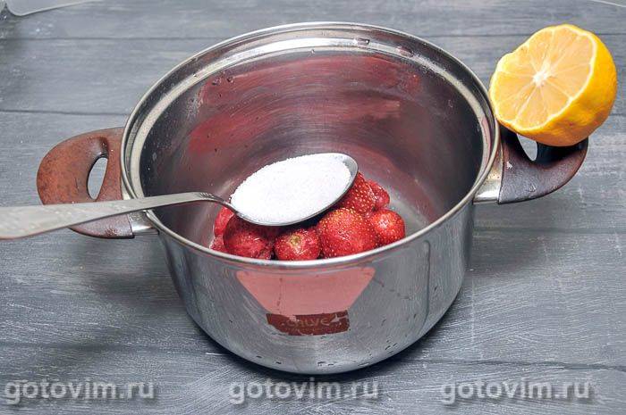 Десерт із &laquo;п'яної&raquo; полуниці з лікером і вершками