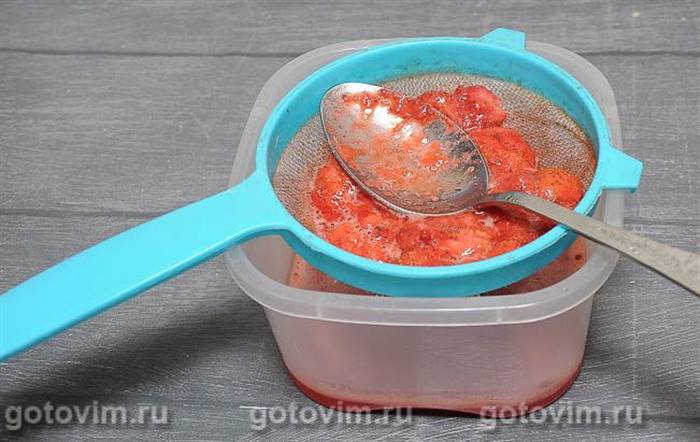 Десерт із &laquo;п'яної&raquo; полуниці з лікером і вершками