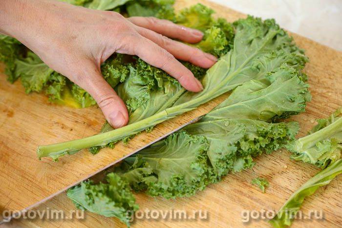 Конкільйоні з капустою кейл і волоськими горіхами