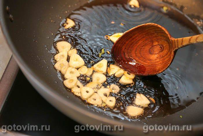 Конкільйоні з капустою кейл і волоськими горіхами