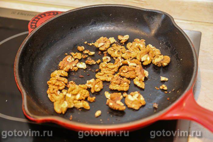 Конкільйоні з капустою кейл і волоськими горіхами