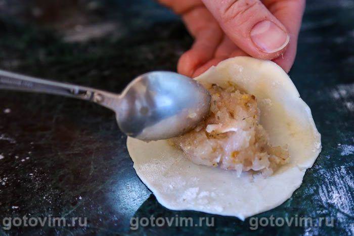 Момо з куркою (непальські вареники)