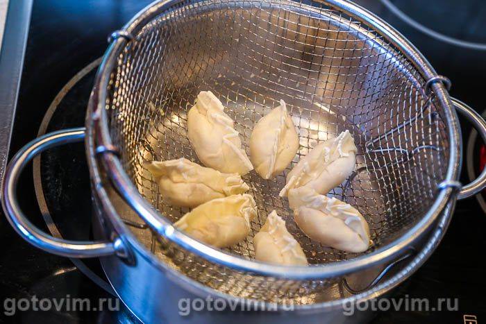 Момо з куркою (непальські вареники)