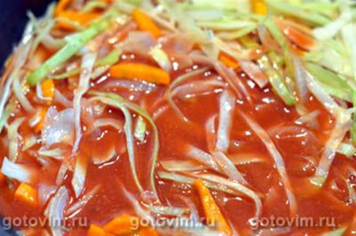 Паста з кальмарами в соусі з овочами 