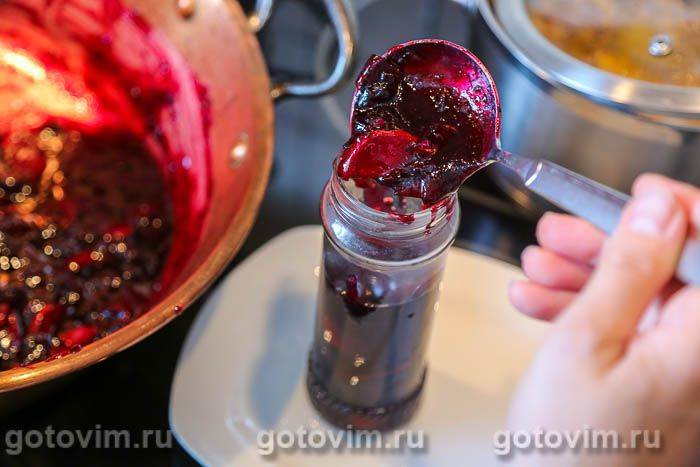 Варення з чорної смородини з яблуками