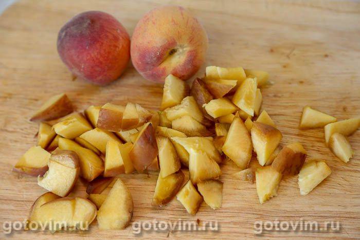 Десерт із полунично-персикового желе з рікоттою та печивом