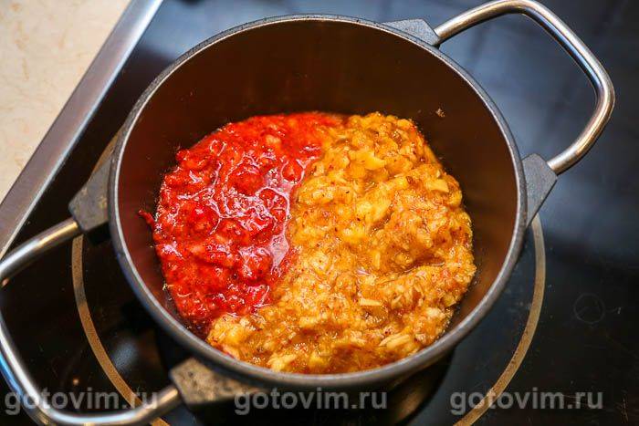 Десерт із полунично-персикового желе з рікотою та печивом