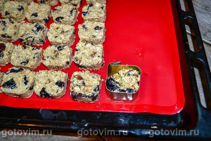 Енергетичні батончики з вівсяних пластівців і сухофруктів