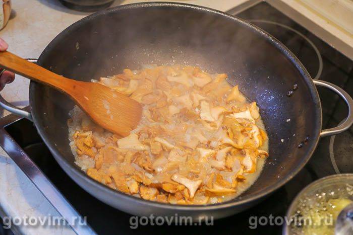 Курячі гомілки зі смаженими лисичками