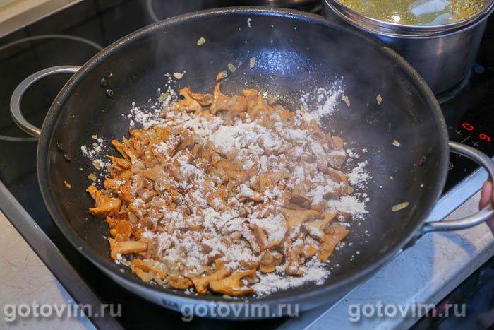 Курячі гомілки зі смаженими лисичками