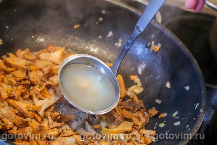 Курячі гомілки зі смаженими лисичками