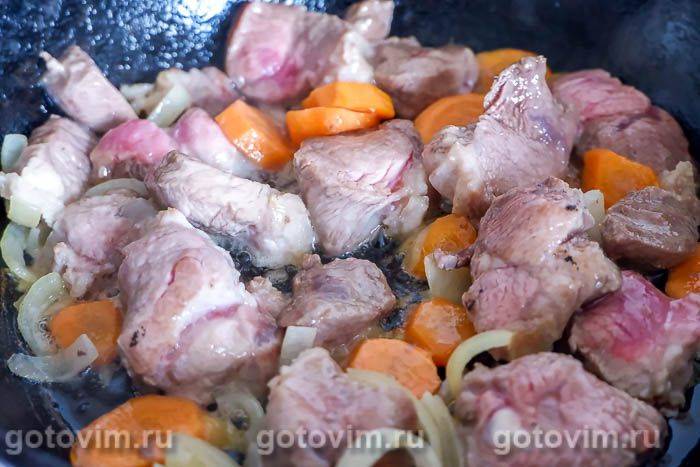 Макарони зі свининою та баклажанами