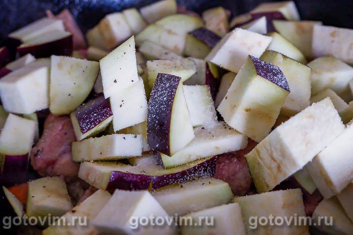 Макарони зі свининою та баклажанами