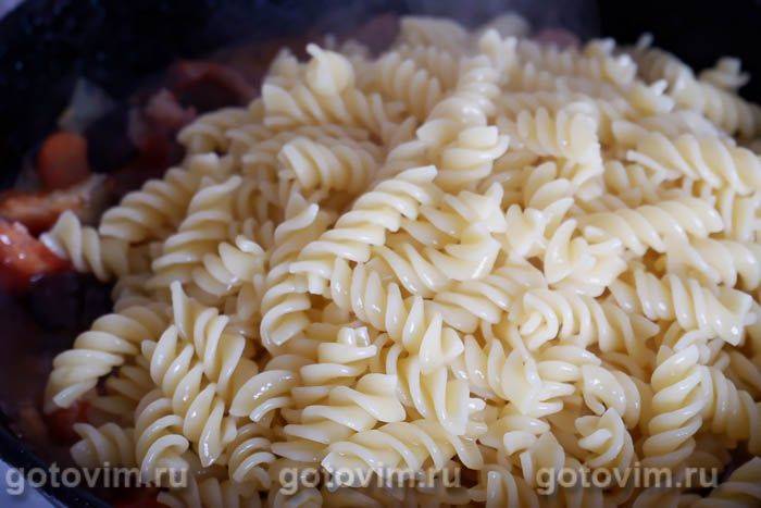 Макарони зі свининою та баклажанами