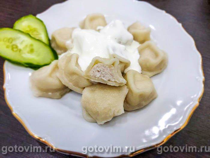 Пельмені з куркою за допомогою пельменниці. Фотографія рецепта