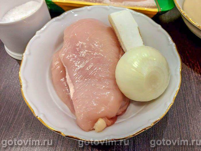 Пельмені з куркою за допомогою пельменниці