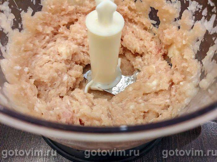 Пельмені з куркою за допомогою пельменниці