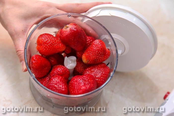 Полунична панна котта з маскарпоне