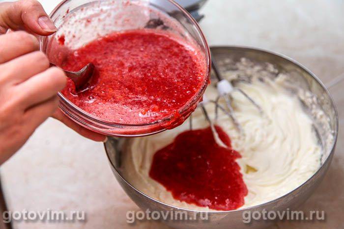 Полунична панна котта з маскарпоне