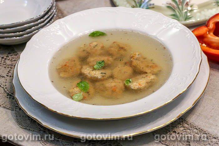 Бульйон яловичий з овочевими галушками. Фотографія рецепта