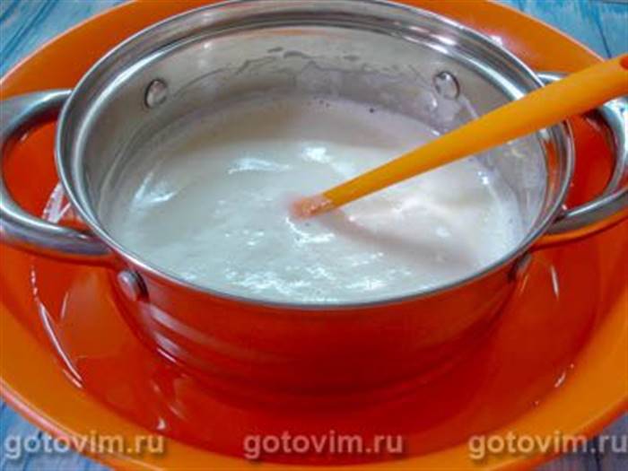 Домашній пломбір із ягодами, горіхами та шоколадом