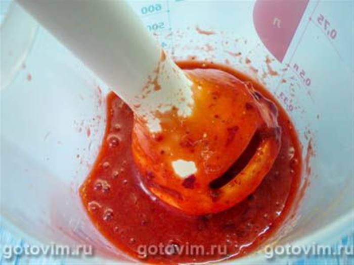 Домашній пломбір з ягодами, горіхами та шоколадом