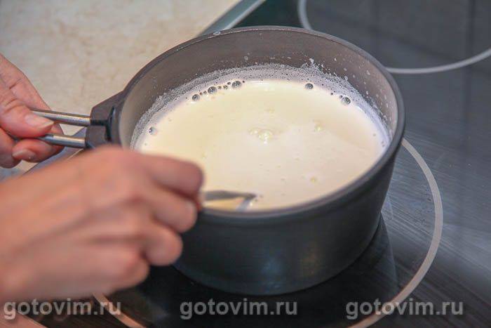 Двоколірний баварський крем із лохиною