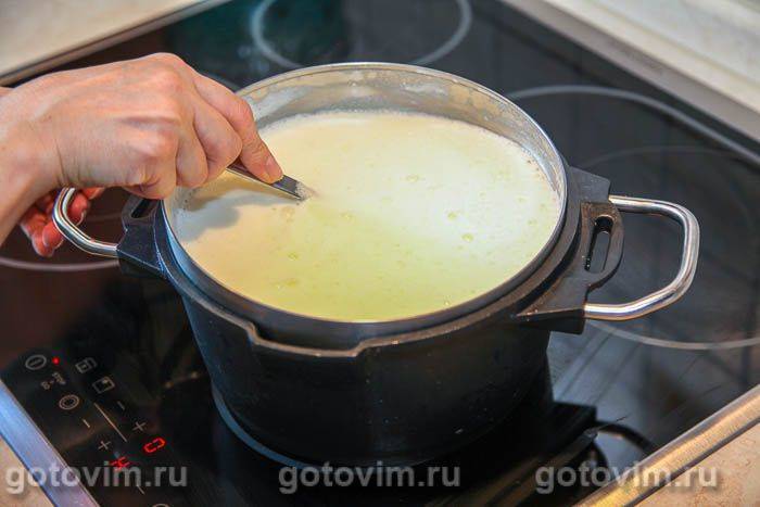 Двоколірний баварський крем із лохиною