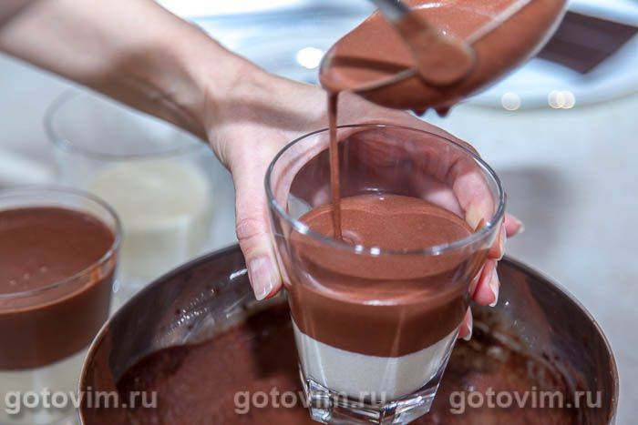 Двоколірний баварський крем із лохиною