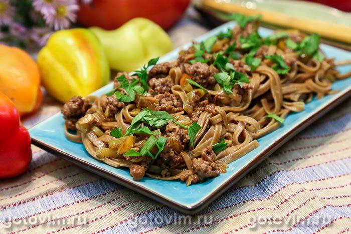 Гречана локшина соба з м'ясним фаршем і овочами. Фотографія рецепта