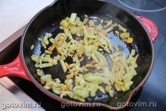 Гречана локшина соба з м'ясним фаршем і овочами