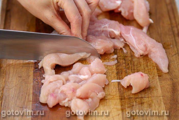 Макарони з куркою та кабачками