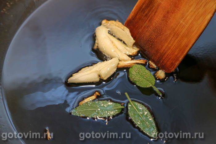 Макарони з куркою та кабачками