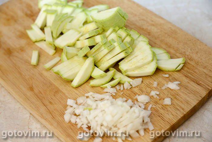 Макарони з куркою та кабачками