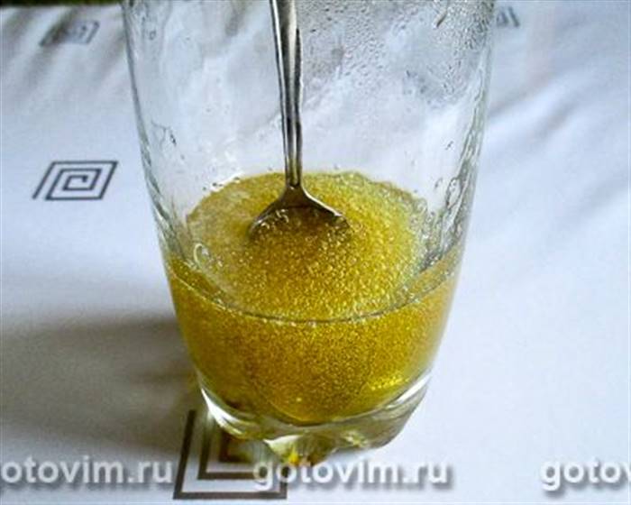 Торт без випічки з сирним кремом, полуницею та абрикосами