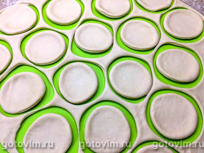 Вареники з вишнею в мультиварці на пару