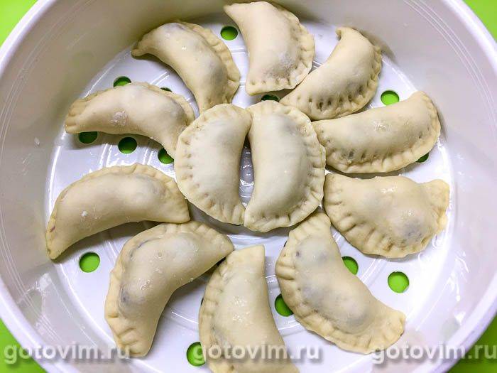 Вареники з вишнею в мультиварці на пару