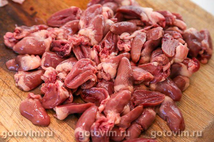 Курячі сердечка, смажені з соусом на квасі 