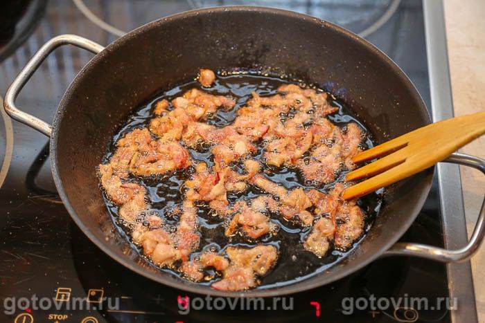 Курячі сердечка, смажені з соусом на квасі 