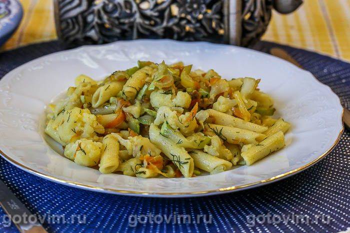 Макарони з кабачками та цвітною капустою. Фотографія рецепта