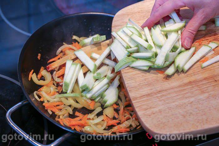 Макарони з кабачками та цвітною капустою