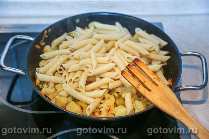 Макарони з кабачками та цвітною капустою