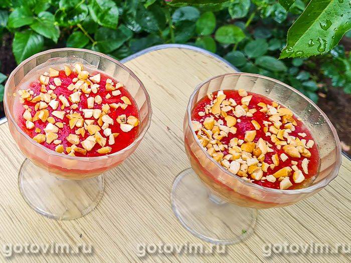 Панна котта з горіхової пасти та полуниці. Фотографія рецепта