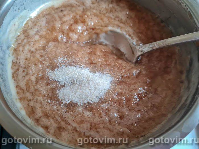 Панна котта з горіхової пасти та полуниці