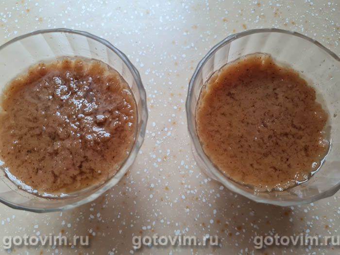 Панна котта з горіховою пастою та полуницею