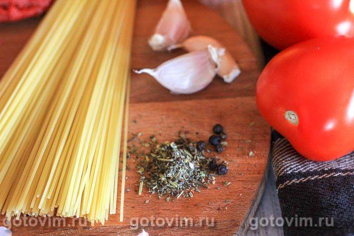 Паста з креветками в томатному соусі