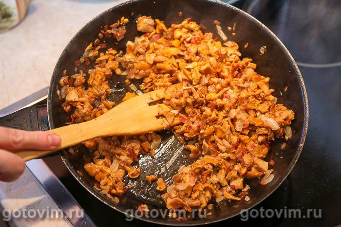 Пельмені з лисичками та беконом