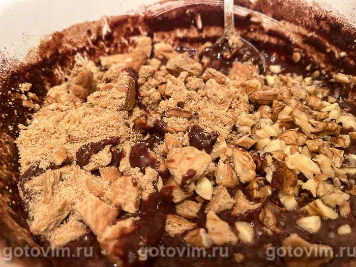 Шоколадна ковбаса з печива з волоськими горіхами