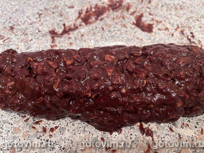 Шоколадна ковбаса з печива з волоськими горіхами